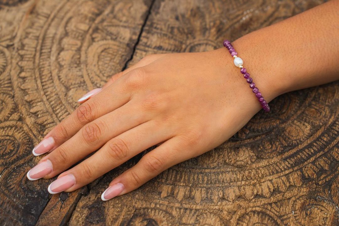 Brazalete Confianza en Rubí y perla natural de agua dulce