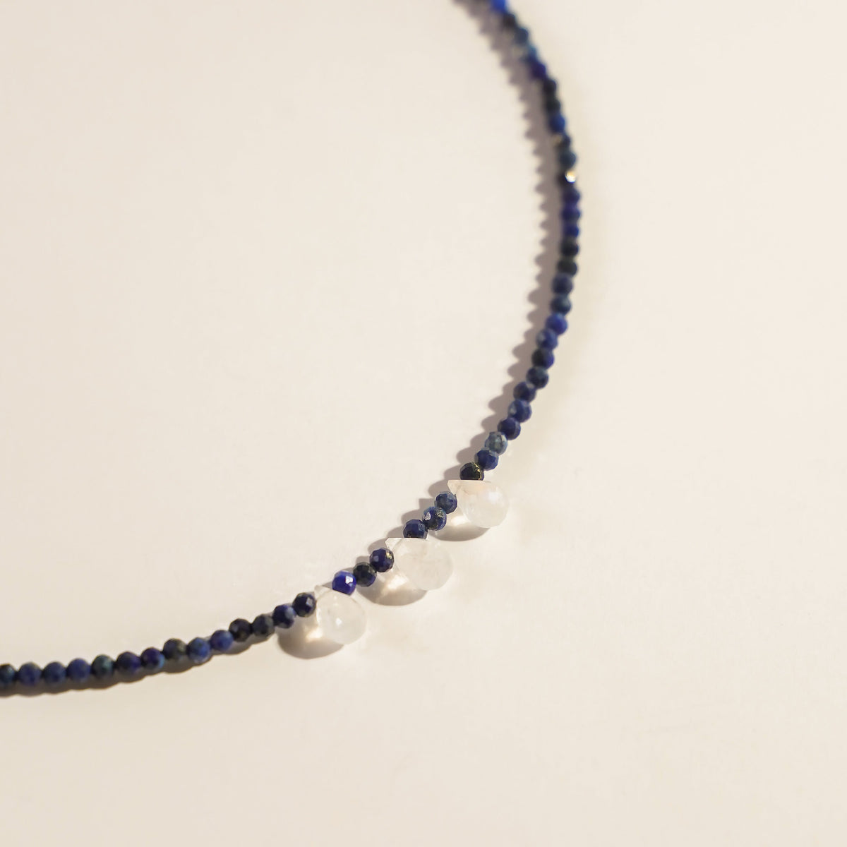 Choker Gota Sagrada | Lapislázuli y Piedra Luna