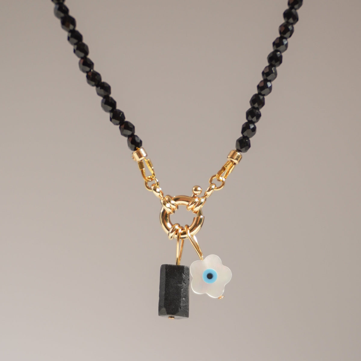 Charm Energético en Ónix Negro